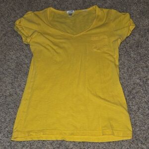 Grane Women's Yellow V-Neck Pocket Tee